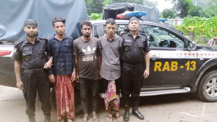 গোবিন্দগঞ্জে ফেনসিডিল-গাঁজাসহ আটক-৩