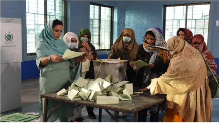 পাকিস্তানের ভোটের ফল ঘোষণা চলছে