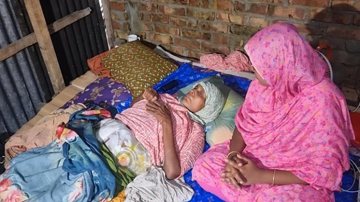 বরগুনায় পেটে ৭ ইঞ্চি কাঁচি রেখেই সেলাই, মৃত্যুশয্যায় রোগী