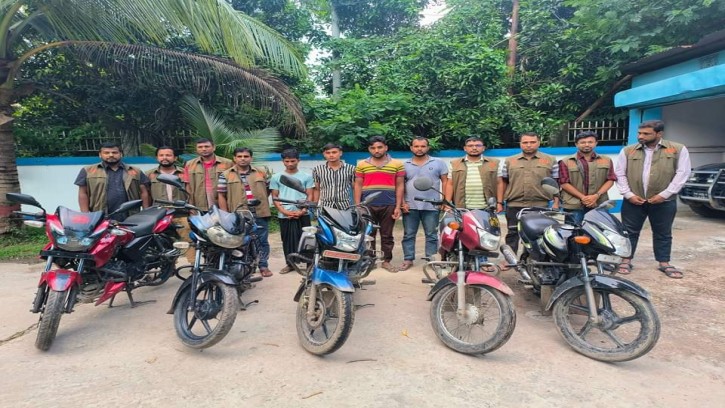 চাঁপাইনবাবগঞ্জে ডিবির অভিযানে চারজন চোর আটক