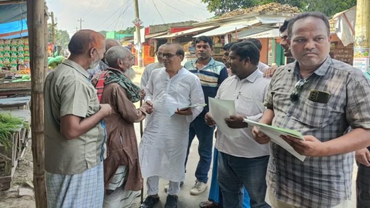 শিবগঞ্জে সরকারের উন্নয়ন তুলে ধরে গণসংযোগ ও লিফলেট বিতরণ