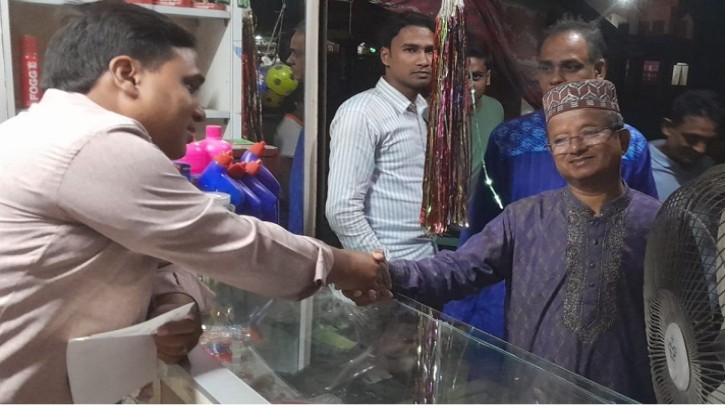 শিবগঞ্জে সকারের উন্নয়ন তুলে ধরে ডা. শিমুল এমপির গণসংযোগ