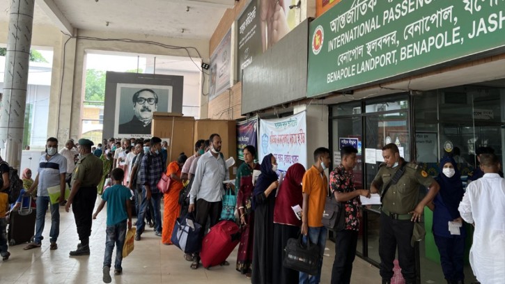 বেনাপোল ইমিগ্রেশন দিয়ে পাসপোর্ট যাত্রী যাতায়াতে কঠোর নিরাপওা 