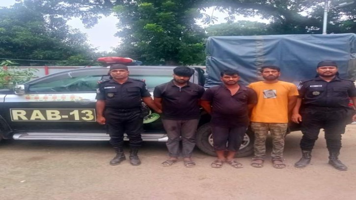 গোবিন্দগঞ্জে ৩০ কেজি গাঁজাসহ ৩ মাদক কারবারি গ্রেফতার 