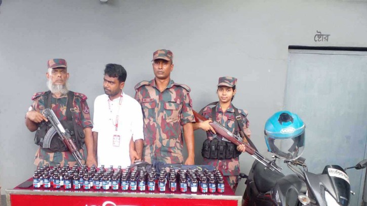 ‘প্রেস’ লেখা ছাত্রলীগ নেতার মোটরসাইকেল থেকে ফেনসিডিল জব্দ