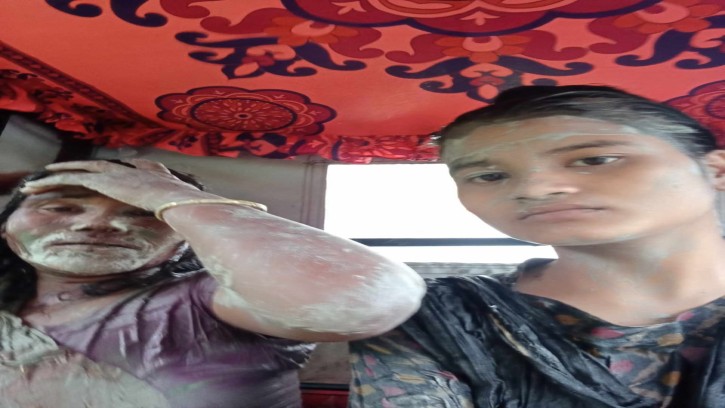 ছাগলে ধান খাওয়ায় নারীকে কোদাঁল ও দাঁ দিয়ে কুপিয়ে জখম 