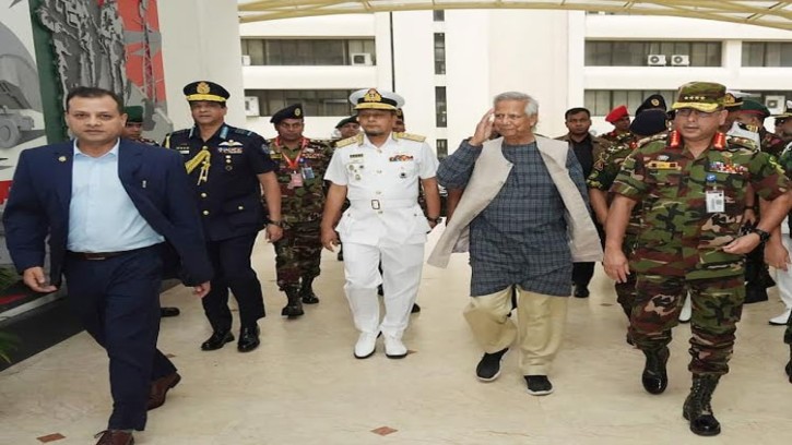 প্রথমবারের মতো সেনাসদরে প্রধান উপদেষ্টা