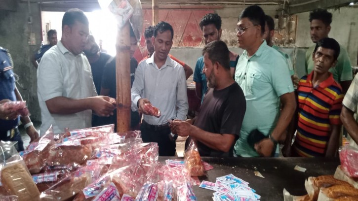 পাইকগাছায় আয়শা বেকারীতে  ভ্রাম্যমান আদালতে ১০ হাজার টাকা জরিমানা 