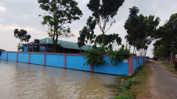 শিবগঞ্জে আকস্মিক বন্যায় প্রায়  ৩৬ হাজার মানুষ পানি বন্দি