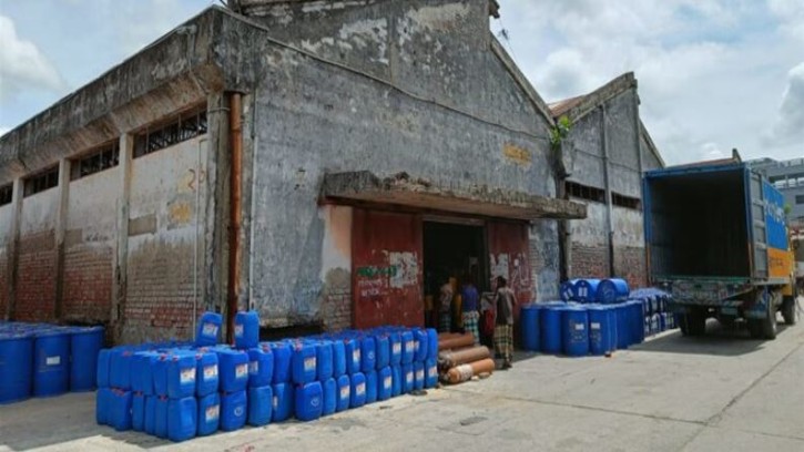 বেনাপোল বন্দরের ২২ নং শেড ইনচার্জের বিরুদ্ধে মালামাল উধাও করার অভিযোগ 