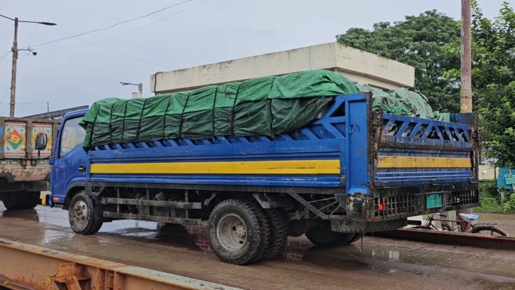 বেনাপোল বন্দর দিয়ে ৯ চালানে ভারতে ৪৫৯  টন ইলিশ রপ্তানি