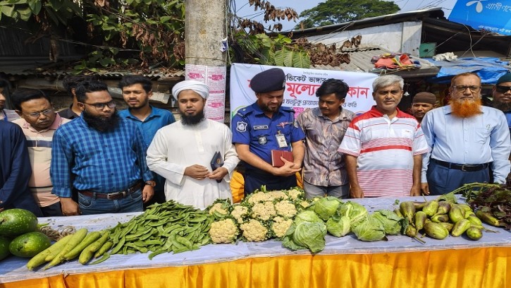 বাজার সিন্ডিকেট ভাঙতে বৈষম্য বিরোধী ছাত্রদের ব্যাতিক্রম আয়োজন