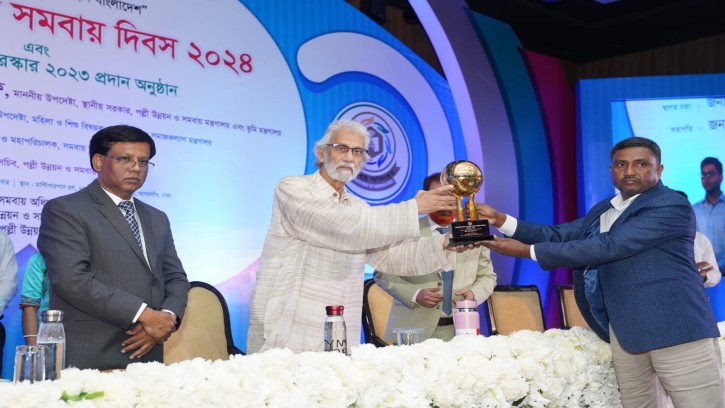 পাইকগাছার কাঁকড়া সমিতি জাতীয় সমবায় পুরস্কার লাভ 