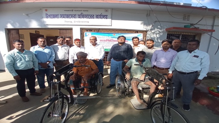 শিবগঞ্জে ক্ষুদ্র ঋণ  বিতরণ ও প্রতিবন্ধীদের মাঝে ট্রাইসাইকেল ও ভিক্ষুকদের পূর্ণবাসন 