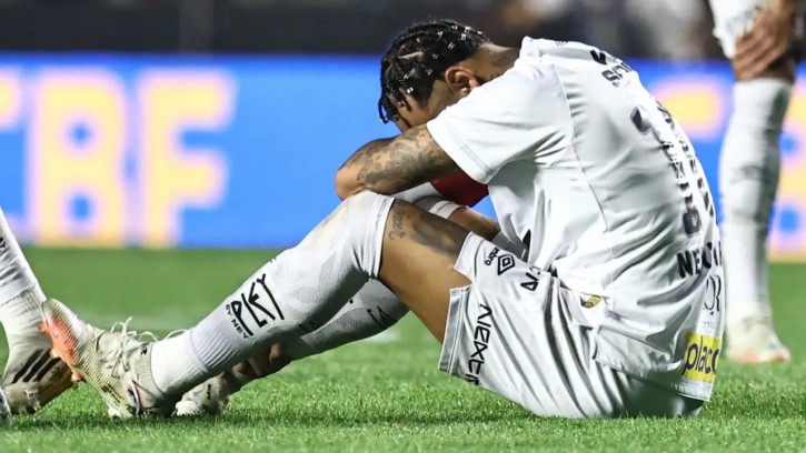 নেইমারকে চড় মারতে বললেন সান্তোসের এক সমর্থক