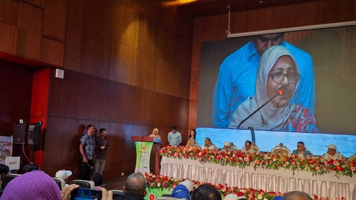 ফর্মুলা দুধ নিয়ে ডাক্তারদের যে ‘অনুরোধ’ স্বাস্থ্য উপদেষ্টার