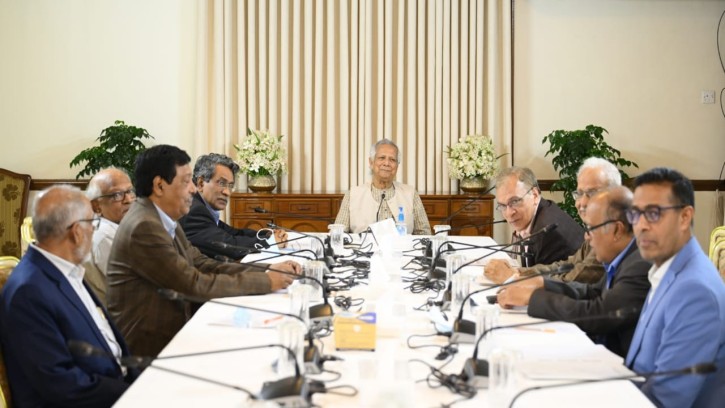  জুলাই সনদ তৈরির প্রক্রিয়া হতে হবে স্বচ্ছ ও দৃশ্যমান: ঐকমত্য কমিশনের বৈঠকে প্রধান উপদেষ্টা