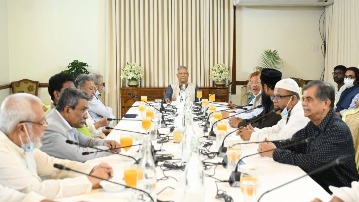  বিএনপিসহ চার রাজনৈতিক দলের সঙ্গে বৈঠকে প্রধান উপদেষ্টা