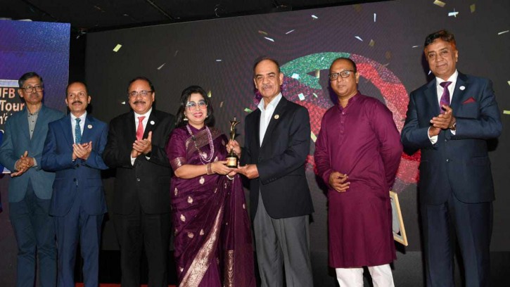 এভিয়েশন ও ট্যুরিজম খাতে অবদানের জন্য সম্মাননা পেলেন দশ নারী