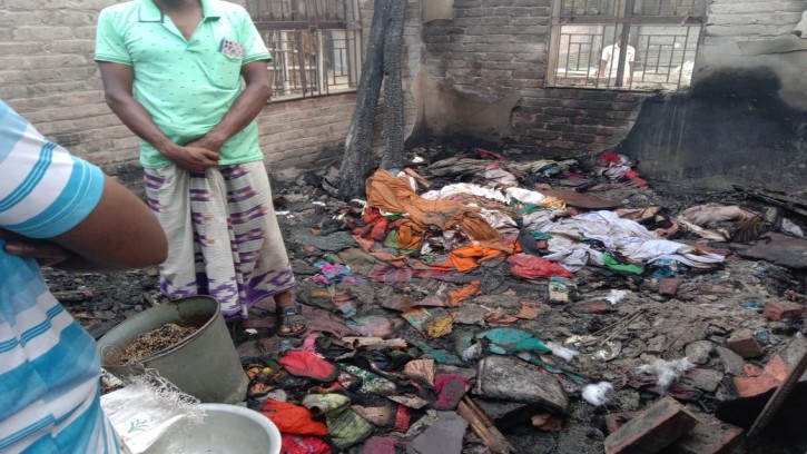 শিবগঞ্জে অগ্নিকান্ডে তিনটি বাড়ি পুড়ে ভস্ম,ক্ষয়ক্ষতির পরিমান ১৮লাখ টাকা