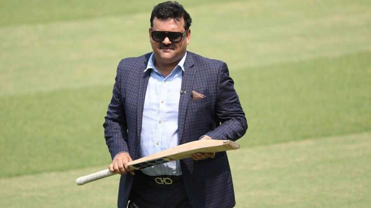 ক্রিকেট থেকে সরে দাঁড়াচ্ছেন আকরাম খান