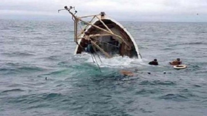 হাতিয়ায় মাছ ধরার ট্রলার ডুবি ২ জেলের মৃত্যু, নিখোঁজ-২, জীবিত উদ্ধার ১২