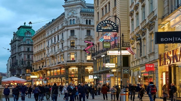 অস্ট্রিয়ায় ব্যতিক্রমী লকডাউনে ২০ লাখ মানুুুুুষ