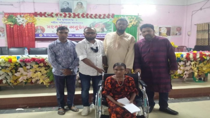তাড়াইলে প্রতিবন্ধী রাহুলের দেয়া হুইল চেয়ার বিতরণ