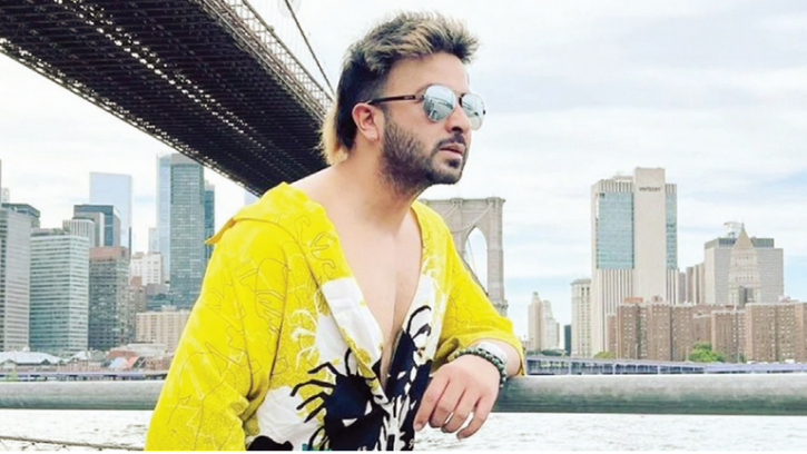 ৯ মাস পর ঢাকায় আসছেন শাকিব খান