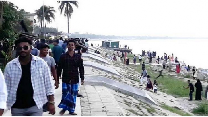 নড়িয়ার ‘জয়বাংলা এভিনিউ’ এ যেন মিনি কক্সবাজার