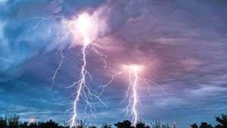 নানা বাড়ি বেড়াতে গিয়ে বজ্রপাতে যুবকের মৃত্যু