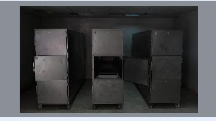  মর্গ থেকে বের করার দেখা গেল লোকটি জীবিত!