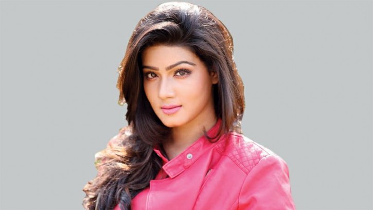 চিত্রনায়িকা মাহিয়া মাহি বিমানবন্দর থেকে গ্রেপ্তার