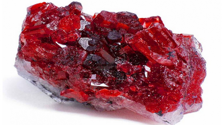 নিলামের আগে দুবাইয়ের প্রদর্শনীতে দুষ্প্রাপ্য রুবি পাথর