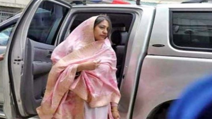 ফের লন্ডন গেলেন কোকোর স্ত্রী শর্মিলা