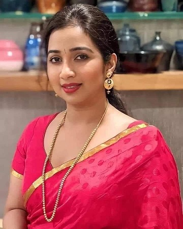 চার বছর বয়সেই সঙ্গীতের তালিম নেওয়া শুরু করেন শ্রেয়া ঘোষাল