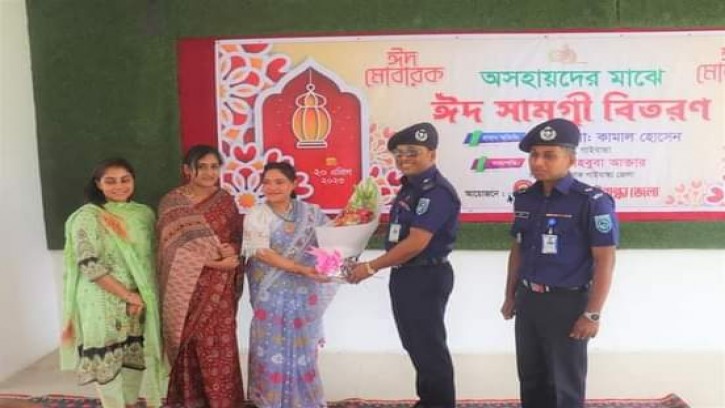 গাইবান্ধায় পুলিশ নারী কল্যাণ সমিতির ঈদ সামগ্রী বিতরণ