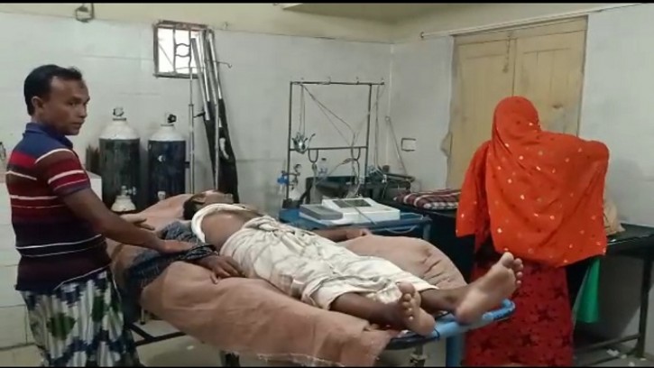 চাঁপাইনবাবগঞ্জে দু'পক্ষের বোমাবাজিতে যুবক নিহত