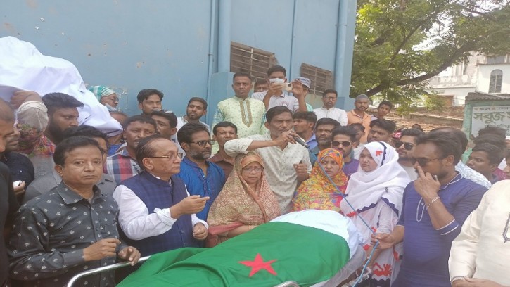 যুবগীগ নেতা হত্যার বিচার দাবিতে মরদেহ নিয়ে সড়ক অবরোধ  