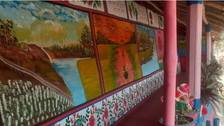 নাচোলে ‘স্বপ্নের বাড়ি’ দেখতে দর্শনার্থীদের ভীড়