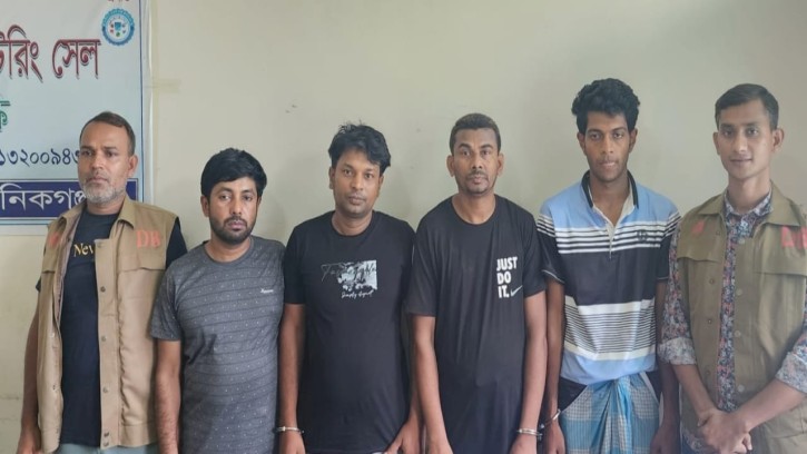 বিকাশ প্রতারক 'টোপ' চক্রের ৪ সদস্য গ্রেফতার