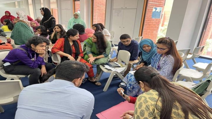  বাবামায়ের চোখে সন্তান কোনদিন বড় হয় না