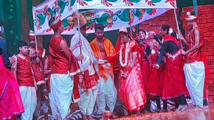 মানিকগঞ্জে বেহুলা লক্ষিন্দর মঞ্চস্থ