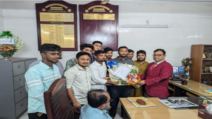 পিরোজপুর সরকারি মহিলা কলেজের অধ্যক্ষ রফিকুল ইসলামকে শুভেচ্ছা