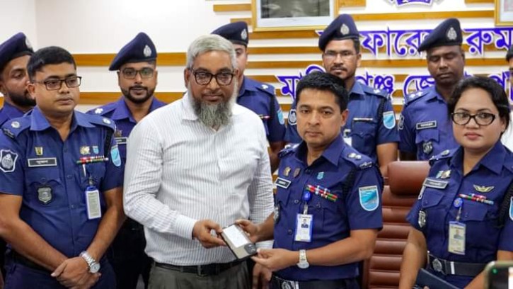 মানিকগঞ্জে ৬৭টি হারানো মোবাইল উদ্ধার