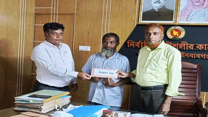 শিবগঞ্জের সেই ভ্যান চালক মিস্টার আলীর এলজিইডিতে চাকরি