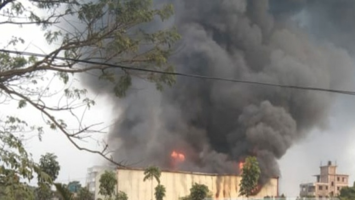  আশুলিয়ায় জুতা ফ্যাক্টরিতে ভয়াবহ আগুনে নিহত ৩