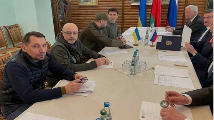 ইউক্রেন-রাশিয়া বৈঠকে মানবিক সহায়তার ‘করিডোর’ নিয়ে সমঝোতা