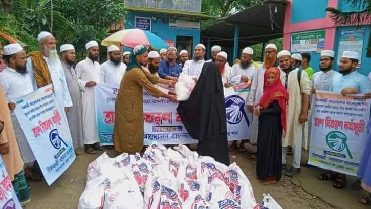 তাড়াইলে বানভাসি মানুষের পাশে ইসলামী আন্দোলন বাংলাদেশ