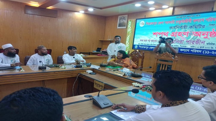 পিরোজপুরে সরকারি চাকরিজীবী কল্যাণ পরিষদের শপথ গ্রহণ